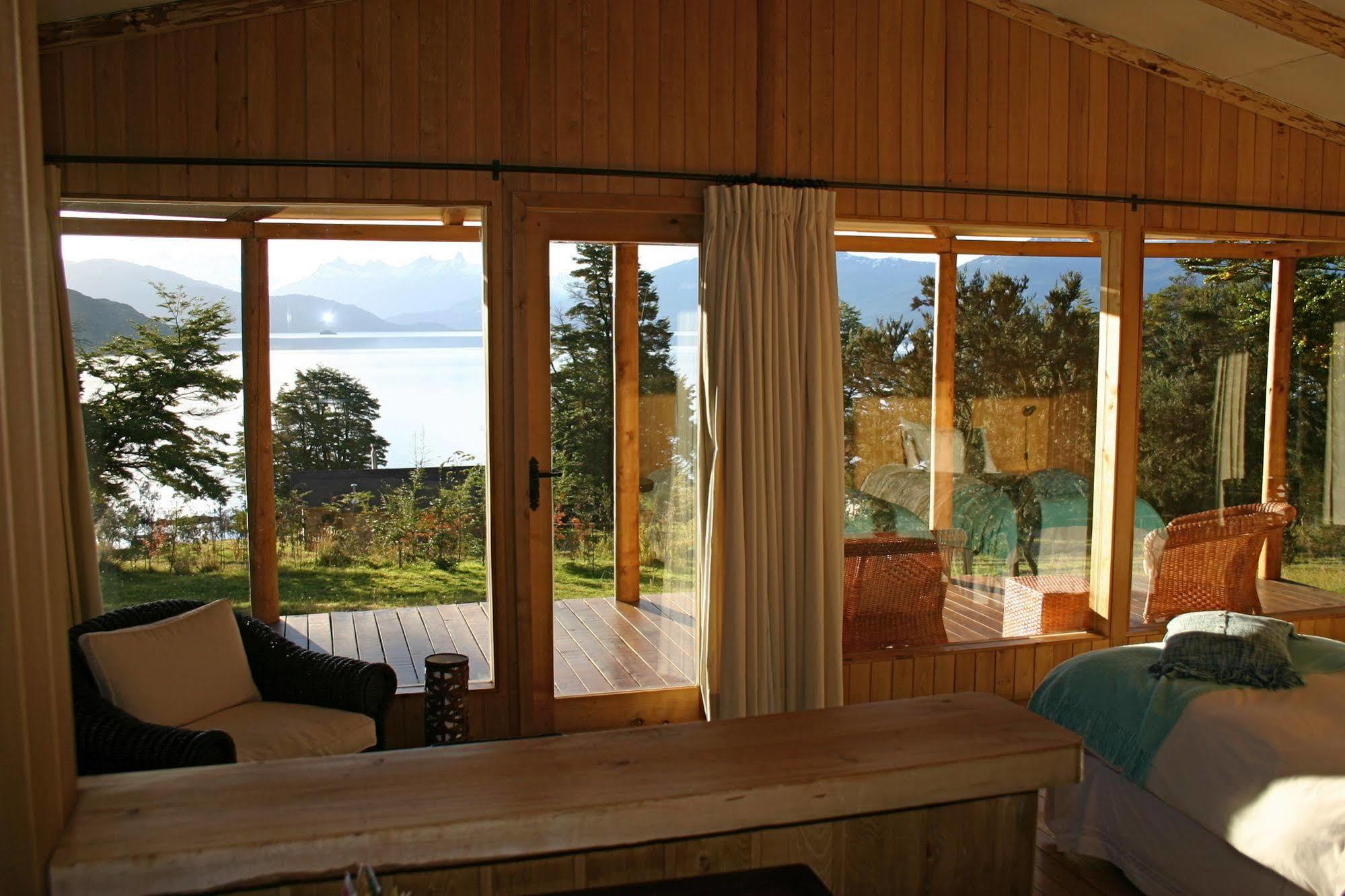 Lodge El Mirador De Guadal Puerto Guadal Bagian luar foto