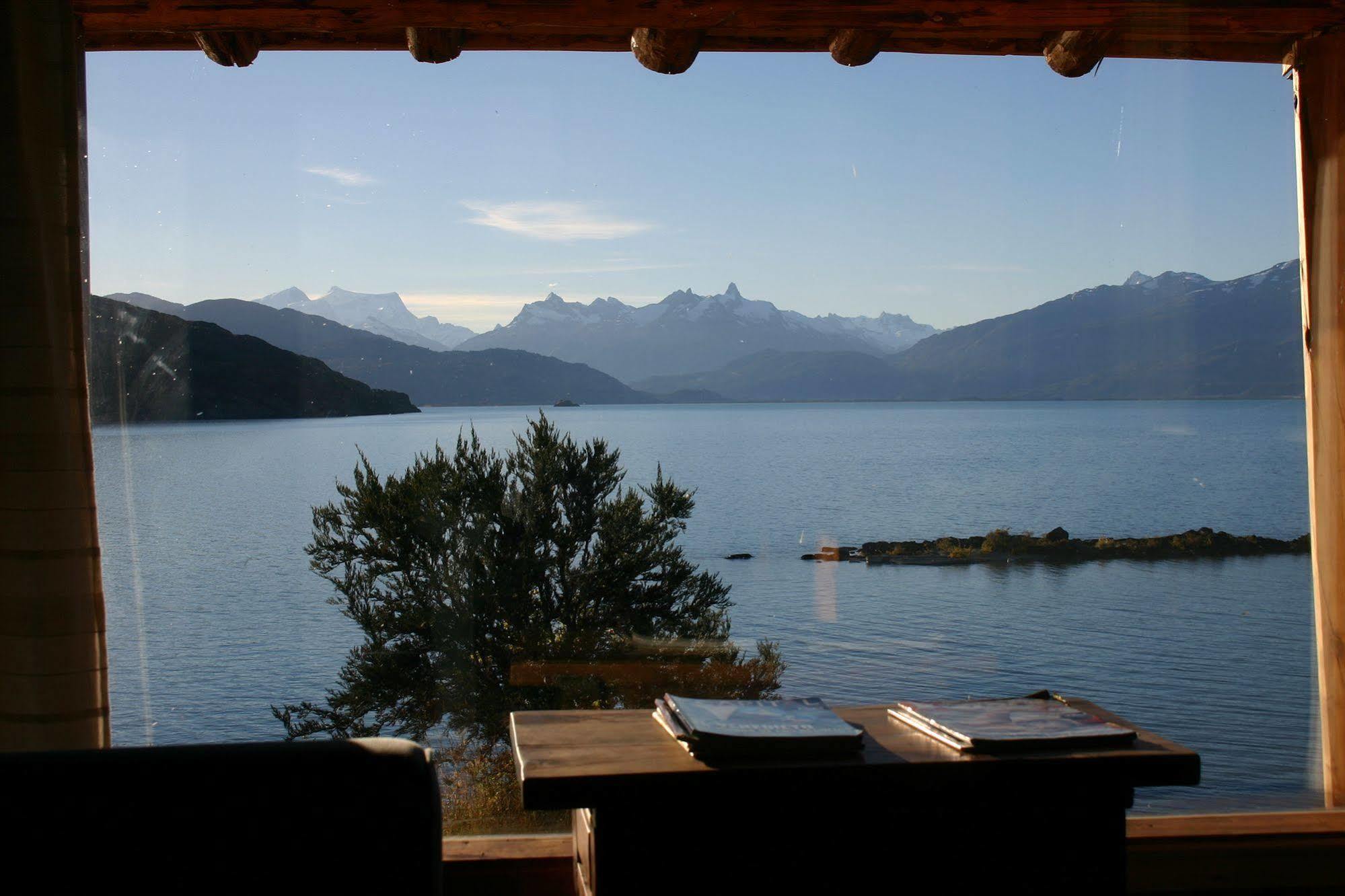 Lodge El Mirador De Guadal Puerto Guadal Bagian luar foto